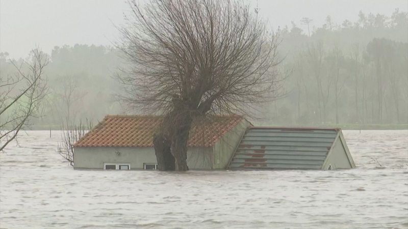 Jedenáct mrtvých po bouřích a záplavách na jihu Evropy